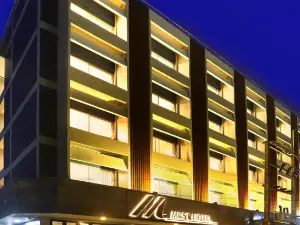 โรงแรมเมสท์ โฮเตล Mest Hotel
