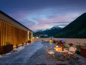 雲逸錦峯酒店（四姑娘山店）